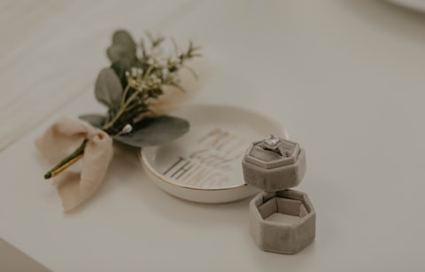 Modern Vows — Digitale Verlobungseinladungen
